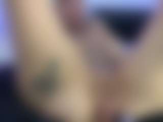 HornyLindzay's Live Sex Cam Show