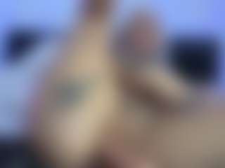 HornyLindzay's Live Sex Cam Show