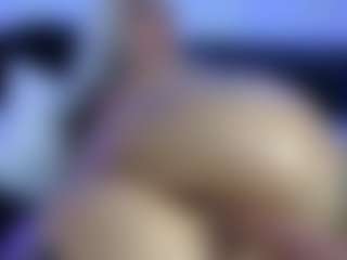 HornyLindzay's Live Sex Cam Show