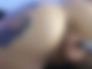 HornyLindzay's Live Sex Cam Show