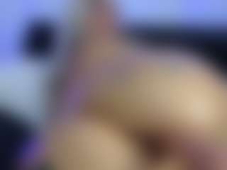 HornyLindzay's Live Sex Cam Show