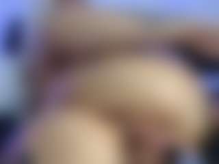 HornyLindzay's Live Sex Cam Show