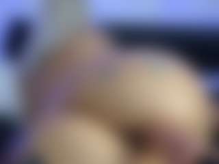 HornyLindzay's Live Sex Cam Show