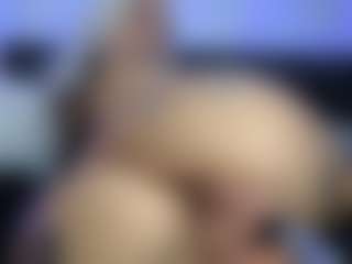 HornyLindzay's Live Sex Cam Show