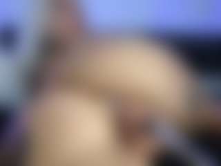 HornyLindzay's Live Sex Cam Show