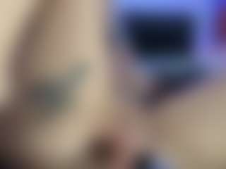 HornyLindzay's Live Sex Cam Show