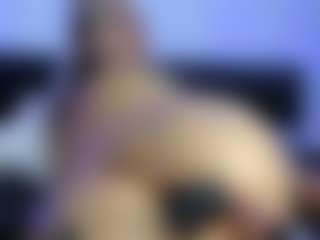 HornyLindzay's Live Sex Cam Show