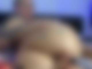 Live cam show with HornyLindzay - Strip on CamwithHer