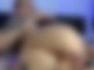 HornyLindzay's Live Sex Cam Show