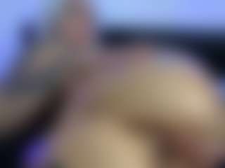 HornyLindzay's Live Sex Cam Show