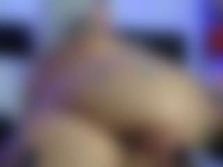HornyLindzay's Live Sex Cam Show