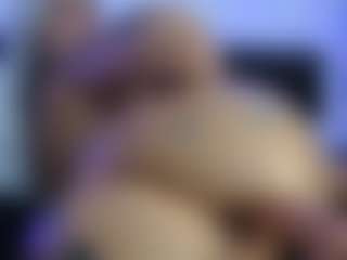 HornyLindzay's Live Sex Cam Show