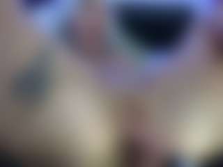 HornyLindzay's Live Sex Cam Show