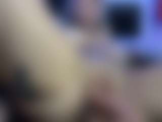 HornyLindzay's Live Sex Cam Show