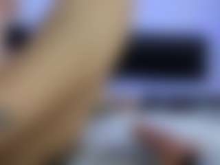 HornyLindzay's Live Sex Cam Show