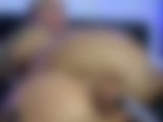 HornyLindzay's Live Sex Cam Show
