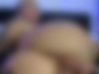 HornyLindzay's Live Sex Cam Show