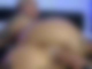 HornyLindzay's Live Sex Cam Show