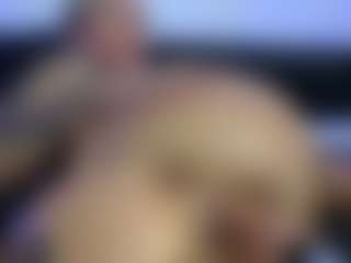 HornyLindzay's Live Sex Cam Show