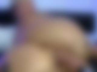 HornyLindzay's Live Sex Cam Show
