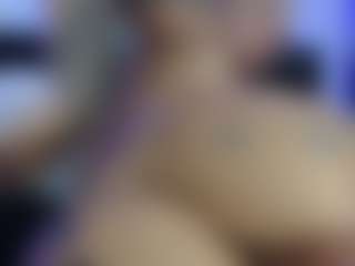 HornyLindzay's Live Sex Cam Show