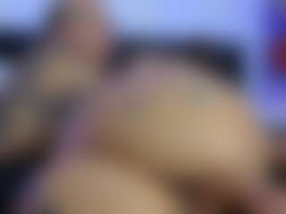 HornyLindzay's Live Sex Cam Show