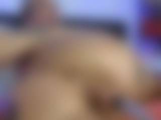HornyLindzay's Live Sex Cam Show