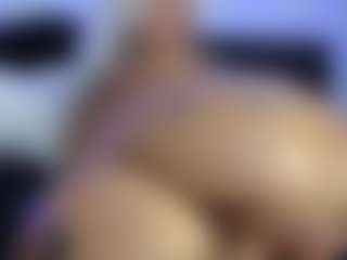 HornyLindzay's Live Sex Cam Show