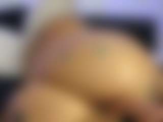 Live cam show with HornyLindzay - Strip Latina on chickslive.net