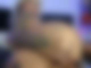HornyLindzay's Live Sex Cam Show