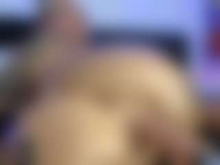 HornyLindzay's Live Sex Cam Show
