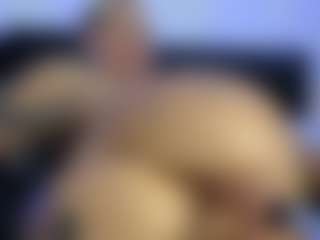 Live cam show with HornyLindzay - Bush on 1on1-livenow