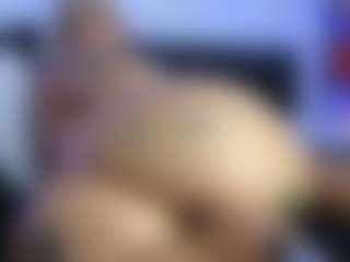 HornyLindzay's Live Sex Cam Show