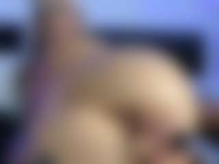 HornyLindzay's Live Sex Cam Show