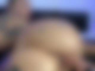 HornyLindzay's Live Sex Cam Show