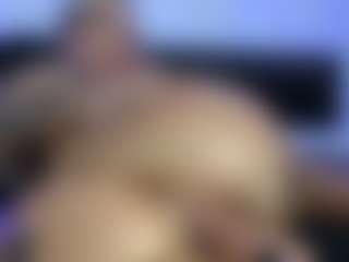 HornyLindzay's Live Sex Cam Show