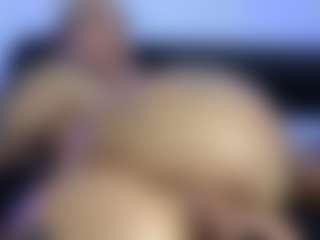 HornyLindzay's Live Sex Cam Show
