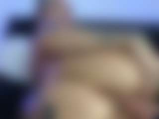 HornyLindzay's Live Sex Cam Show