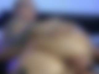 HornyLindzay's Live Sex Cam Show