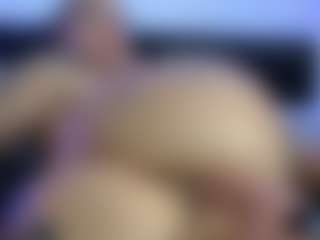 HornyLindzay's Live Sex Cam Show