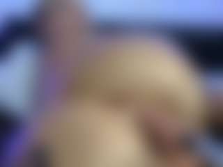 HornyLindzay's Live Sex Cam Show