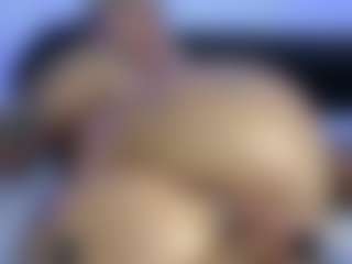 HornyLindzay's Live Sex Cam Show