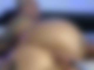 HornyLindzay's Live Sex Cam Show