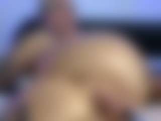 HornyLindzay's Live Sex Cam Show