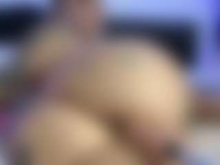 HornyLindzay's Live Sex Cam Show