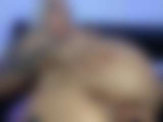 HornyLindzay's Live Sex Cam Show