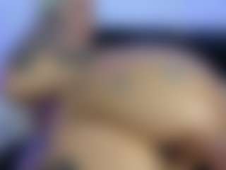 HornyLindzay's Live Sex Cam Show