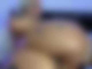 HornyLindzay's Live Sex Cam Show