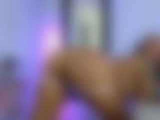 Live cam show with HornyLindzay - Blonde Hair Shaved Pussy on AdultVida.com