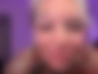 HornyLindzay's Live Sex Cam Show